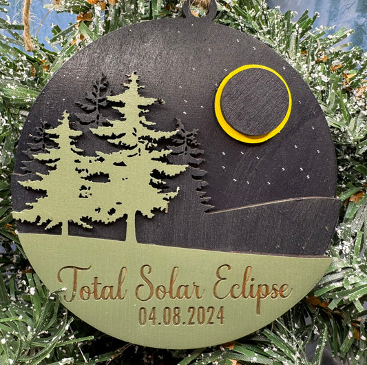 Total solar eclipse ornament
4in x.25